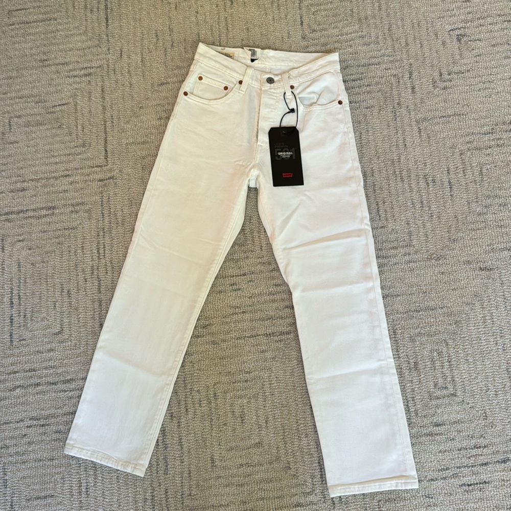 NWT Levi’s 501 cropped white jeans